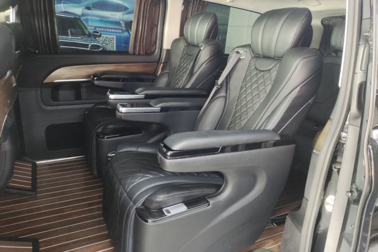 Used Mercedes-Benz V-Class 2021 V 260 L Long-wheelbase Luxury Edition Left Rear Seat