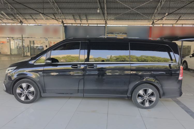 Used Mercedes-Benz V-Class 2021 V 260 Avantgarde Edition Left Side