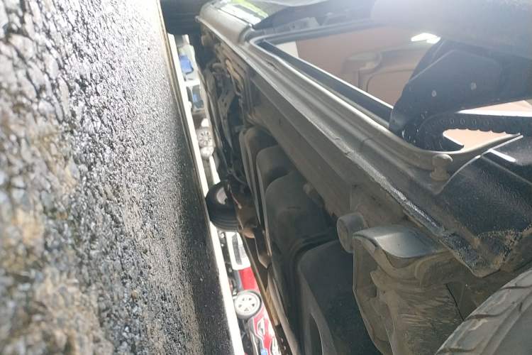Used Mercedes-Benz V-Class 2021 V 260 Avantgarde Edition Left Side Sill