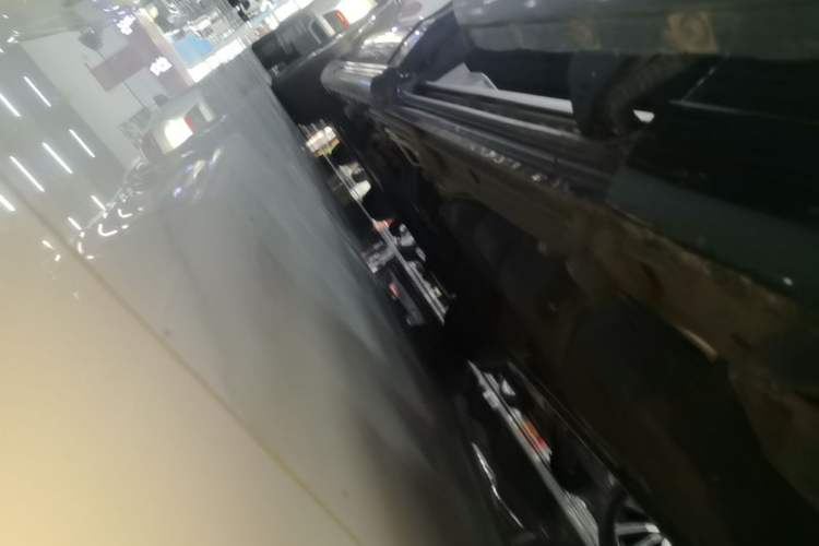 Used Mercedes-Benz V-Class 2021 V 260 L Long Wheelbase Prestige Edition Left Side Sill