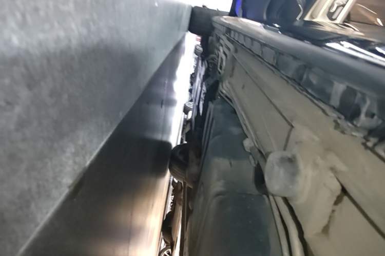 Used Mercedes-Benz V-Class 2021 V 260 L Long Wheelbase Prestige Edition Left Side Sill