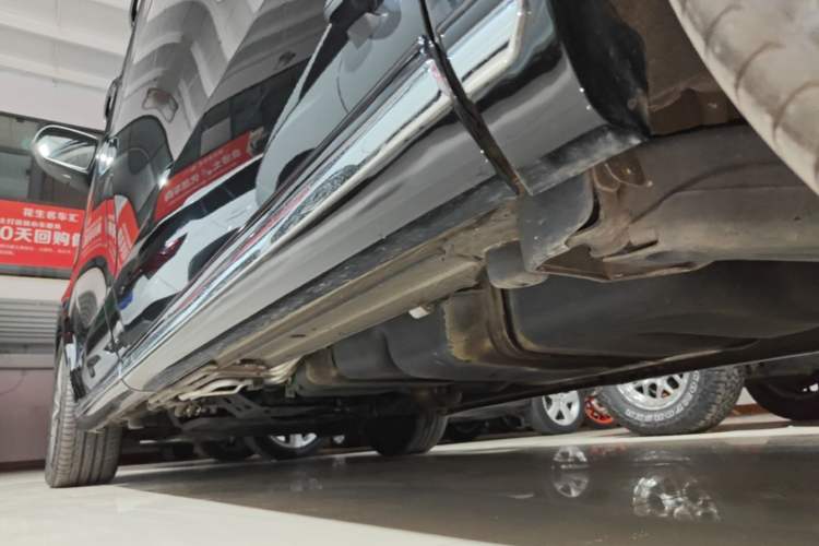 Used Mercedes-Benz V-Class 2021 V 260 Avantgarde Edition Left Side Sill