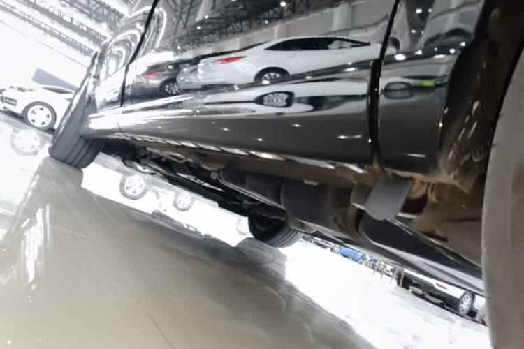 Used Mercedes-Benz V-Class 2021 V 260 Prestige Edition Left Side Sill