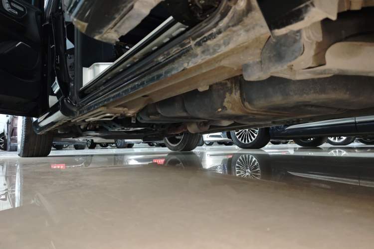 Used Mercedes-Benz V-Class 2021 V 260 Prestige Edition Left Side Sill