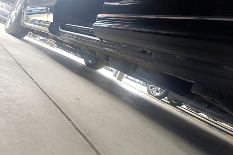 Used Mercedes-Benz V-Class 2021 V 260 L Long Wheelbase Prestige Edition Left Side Sill
