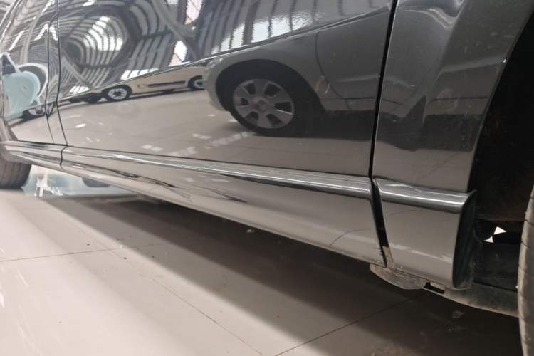 Used Mercedes-Benz V-Class 2021 V 260 Prestige Edition Left Side Sill