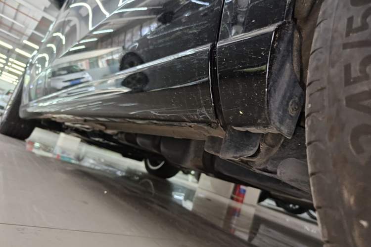 Used Mercedes-Benz V-Class 2021 V 260 Prestige Edition Left Side Sill