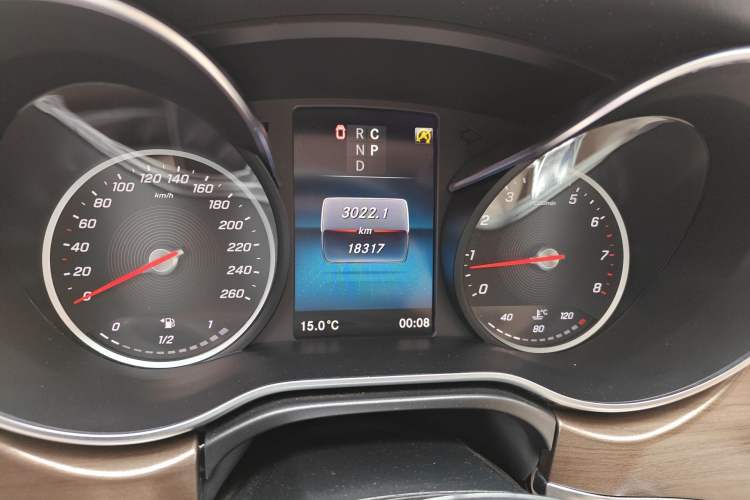 Used Mercedes-Benz V-Class 2021 V 260 Prestige Edition Odometer Close Up