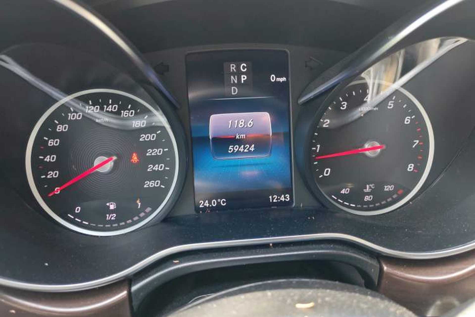 Used Mercedes-Benz V-Class 2021 V 260 Avantgarde Edition Odometer Close Up