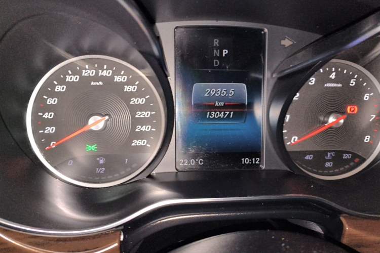 Used Mercedes-Benz V-Class 2021 V 260 Avantgarde Edition Odometer Close Up