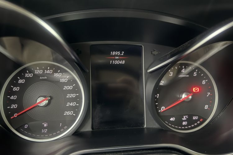 Used Mercedes-Benz V-Class 2021 V 260 Prestige Edition Odometer Close Up