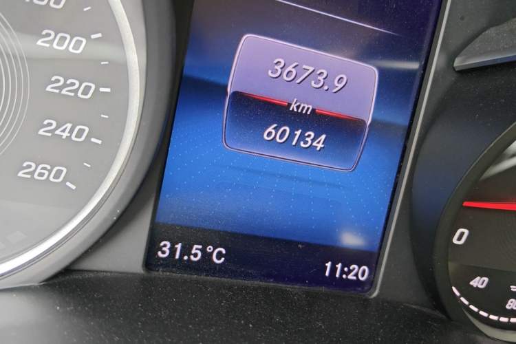 Used Mercedes-Benz V-Class 2021 V 260 L Long Wheelbase Prestige Edition Odometer Close Up