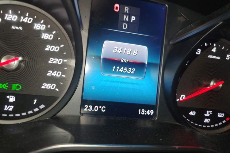 Used Mercedes-Benz V-Class 2021 V 260 L Long Wheelbase Prestige Edition Odometer Close Up