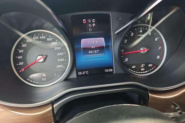 Used Mercedes-Benz V-Class 2021 V 260 L Long-wheelbase Luxury Edition Odometer Close Up