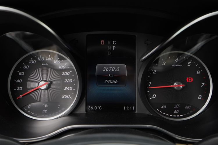 Used Mercedes-Benz V-Class 2021 V 260 L Long Wheelbase Prestige Edition Odometer Close Up