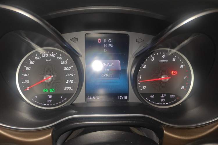 Used Mercedes-Benz V-Class 2021 V 260 L Long-wheelbase Luxury Edition Odometer Close Up