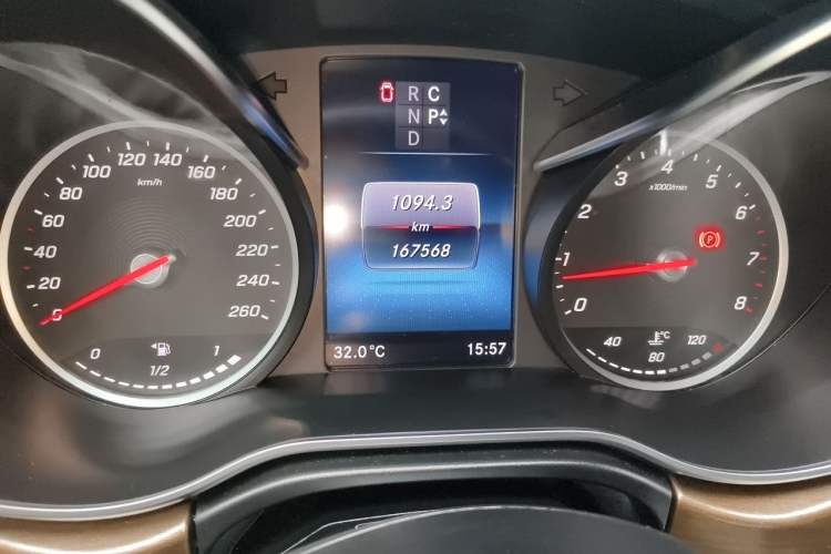 Used Mercedes-Benz V-Class 2021 V 260 L Long-wheelbase Luxury Edition Odometer Close Up