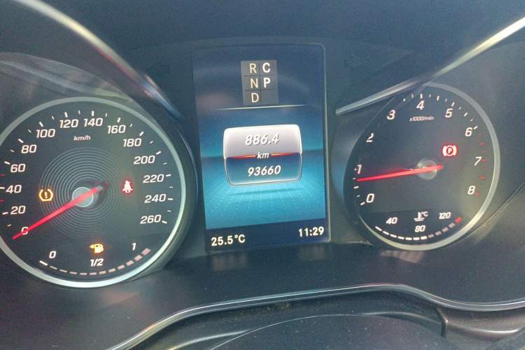 Used Mercedes-Benz V-Class 2021 V 260 Avantgarde Edition Odometer Close Up