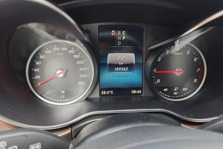 Used Mercedes-Benz V-Class 2021 V 260 Avantgarde Edition Odometer Close Up