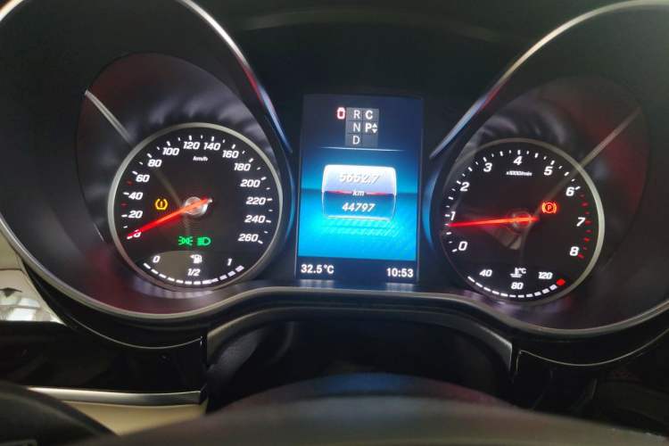 Used Mercedes-Benz V-Class 2021 V 260 L Long Wheelbase Prestige Edition Odometer Close Up