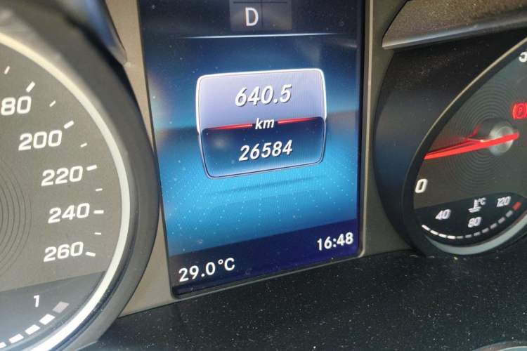 Used Mercedes-Benz V-Class 2021 V 260 L Long-wheelbase Luxury Edition Odometer Close Up