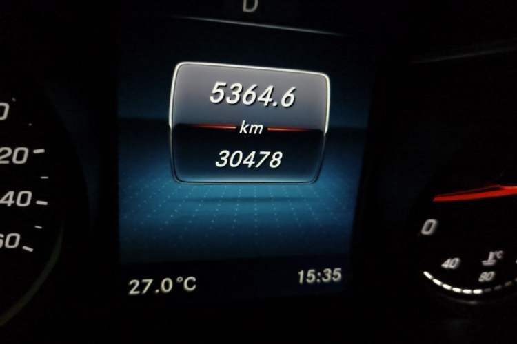 Used Mercedes-Benz V-Class 2021 V 260 L Long Wheelbase Prestige Edition Odometer Close Up
