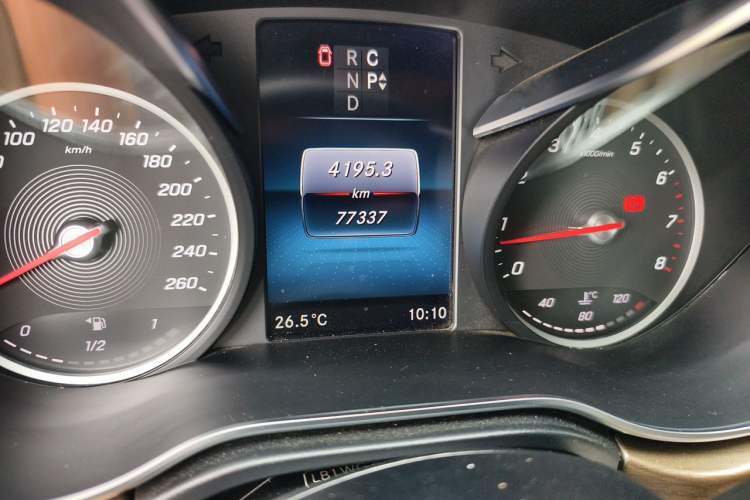 Used Mercedes-Benz V-Class 2021 V 260 L Long-wheelbase Luxury Edition Odometer Close Up