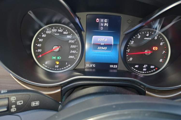 Used Mercedes-Benz V-Class 2021 V 260 Prestige Edition Odometer Close Up
