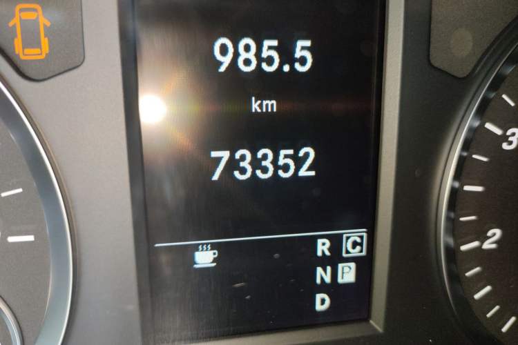 Used Mercedes-Benz V-Class 2021 V 260 Avantgarde Edition Odometer Close Up
