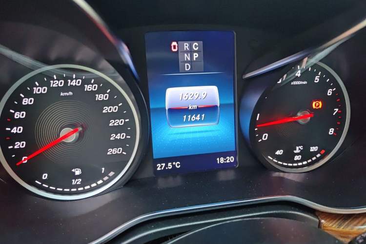 Used Mercedes-Benz V-Class 2021 V 260 L Long Wheelbase Prestige Edition Odometer Close Up