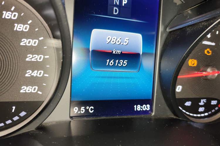 Used Mercedes-Benz V-Class 2021 V 260 Avantgarde Edition Odometer Close Up
