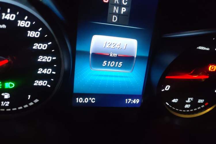 Used Mercedes-Benz V-Class 2021 V 260 L Long-wheelbase Luxury Edition Odometer Close Up