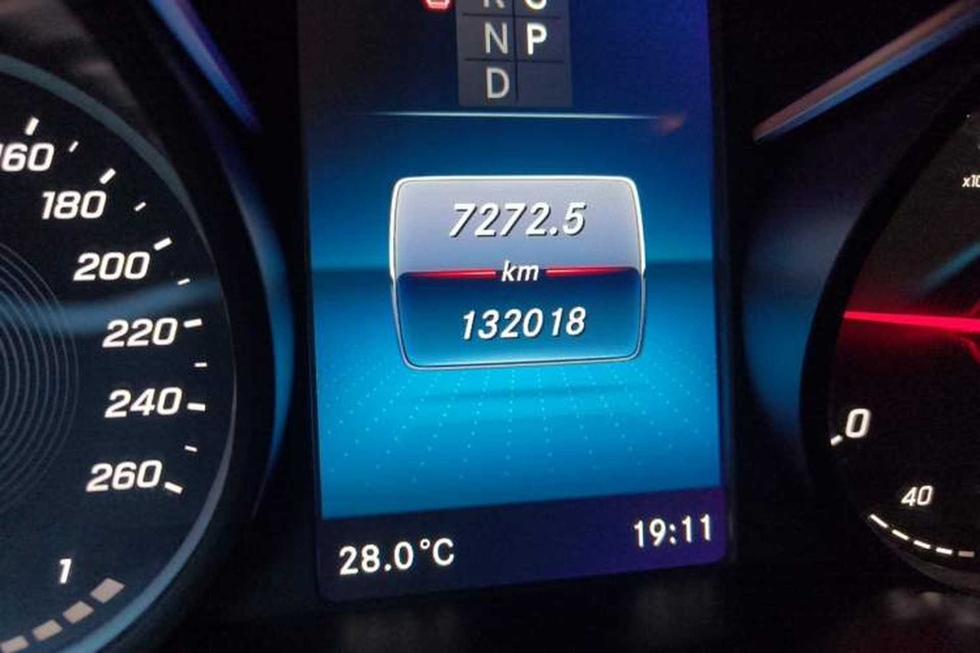 Used Mercedes-Benz V-Class 2021 V 260 L Long-wheelbase Luxury Edition Odometer Close Up
