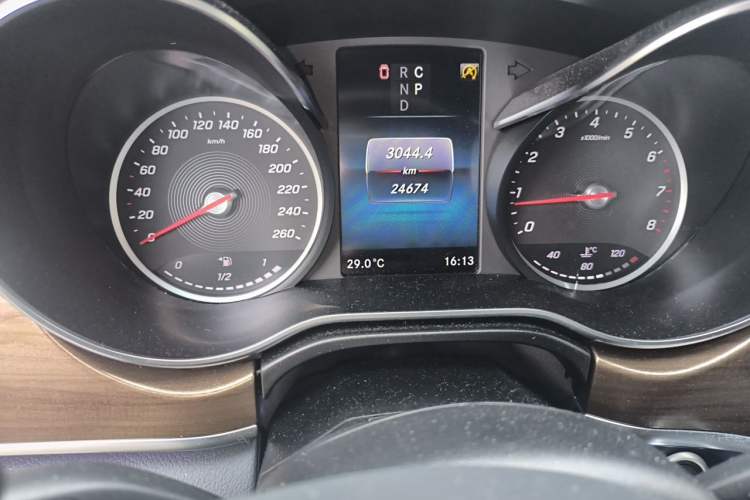 Used Mercedes-Benz V-Class 2021 V 260 L Long Wheelbase Prestige Edition Odometer Close Up