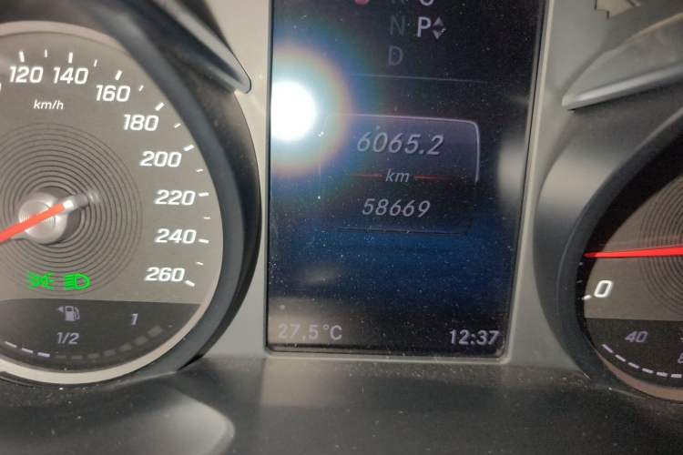 Used Mercedes-Benz V-Class 2021 V 260 L Long Wheelbase Prestige Edition Odometer Close Up