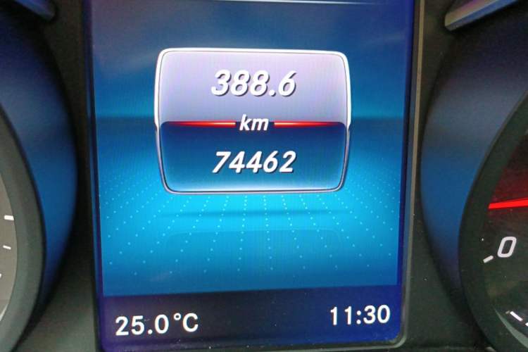 Used Mercedes-Benz V-Class 2021 V 260 Avantgarde Edition Odometer Close Up