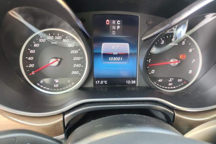 Used Mercedes-Benz V-Class 2021 V 260 L Long Wheelbase Prestige Edition Odometer Close Up