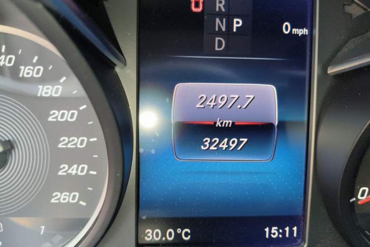 Used Mercedes-Benz V-Class 2021 V 260 L Long-wheelbase Luxury Edition Odometer Close Up