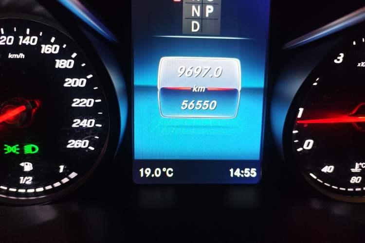 Used Mercedes-Benz V-Class 2021 V 260 Prestige Edition Odometer Close Up