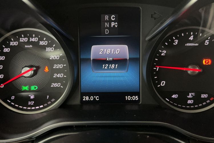 Used Mercedes-Benz V-Class 2021 V 260 L Long-wheelbase Luxury Edition Odometer Close Up