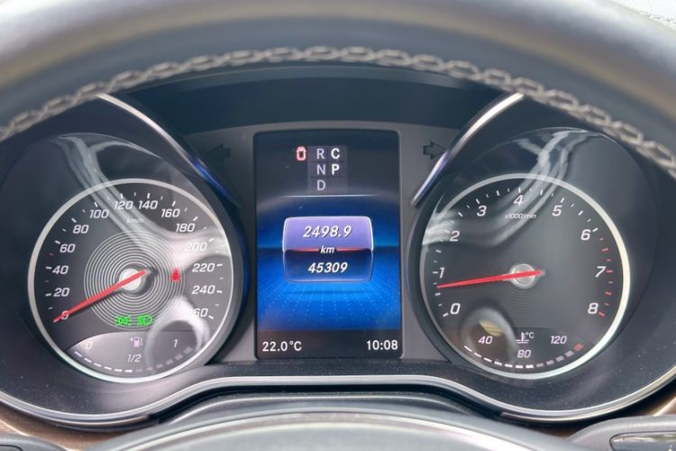Used Mercedes-Benz V-Class 2021 V 260 L Long-wheelbase Luxury Edition Odometer Close Up