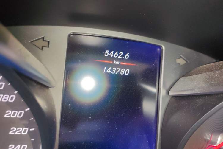 Used Mercedes-Benz V-Class 2021 V 260 L Long-wheelbase Luxury Edition Odometer Close Up