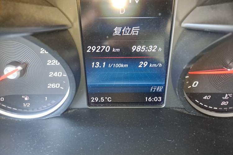 Used Mercedes-Benz V-Class 2021 V 260 L Long-wheelbase Luxury Edition Odometer Close Up