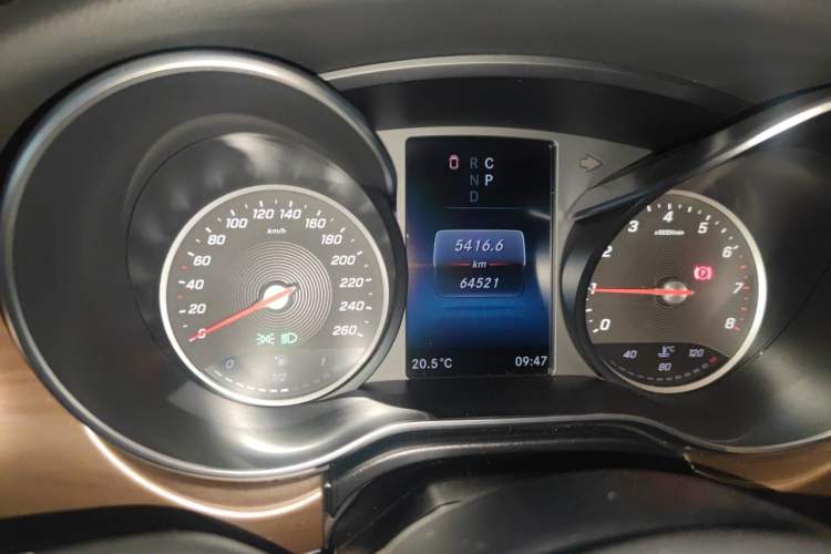 Used Mercedes-Benz V-Class 2021 V 260 L Long-wheelbase Luxury Edition Odometer Close Up
