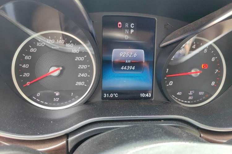 Used Mercedes-Benz V-Class 2021 V 260 Avantgarde Edition Odometer Close Up