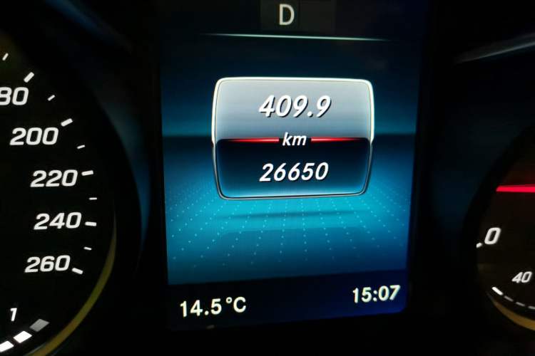 Used Mercedes-Benz V-Class 2021 V 260 L Long-wheelbase Luxury Edition Odometer Close Up
