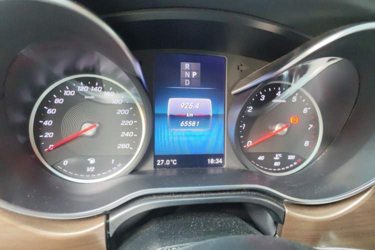 Used Mercedes-Benz V-Class 2021 V 260 Prestige Edition Odometer Close Up