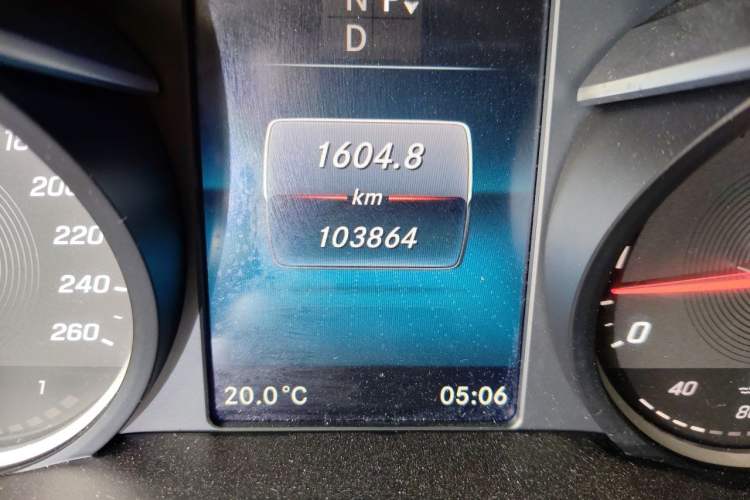 Used Mercedes-Benz V-Class 2021 V 260 Prestige Edition Odometer Close Up