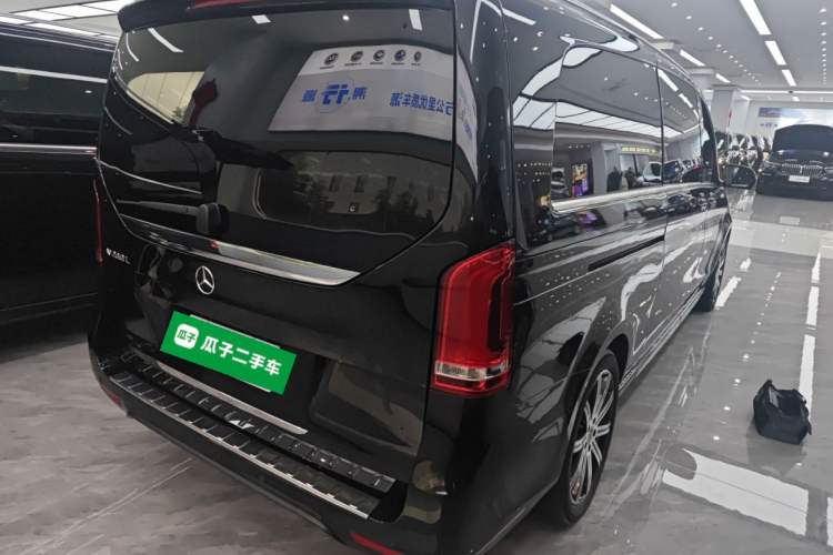 Used Mercedes-Benz V-Class 2021 V 260 L Long-wheelbase Luxury Edition Rear Right 45 Deg