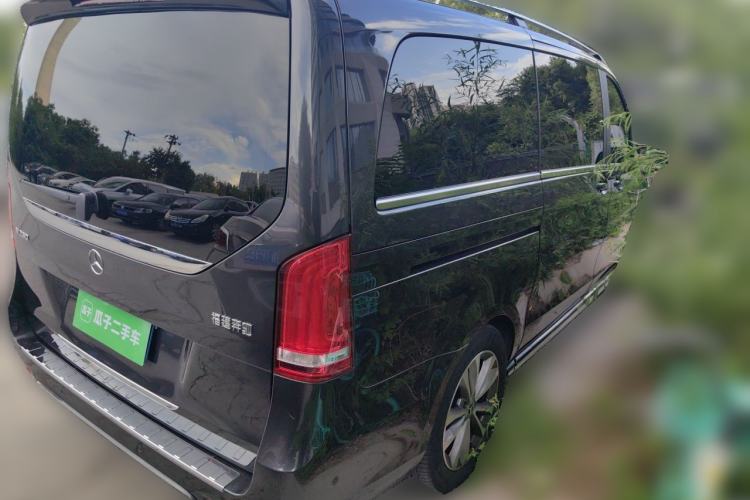 Used Mercedes-Benz V-Class 2021 V 260 Avantgarde Edition Rear Right 45 Deg
